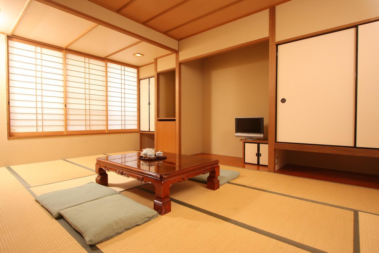 Sarusawaike Yoshidaya Nara Quarto foto